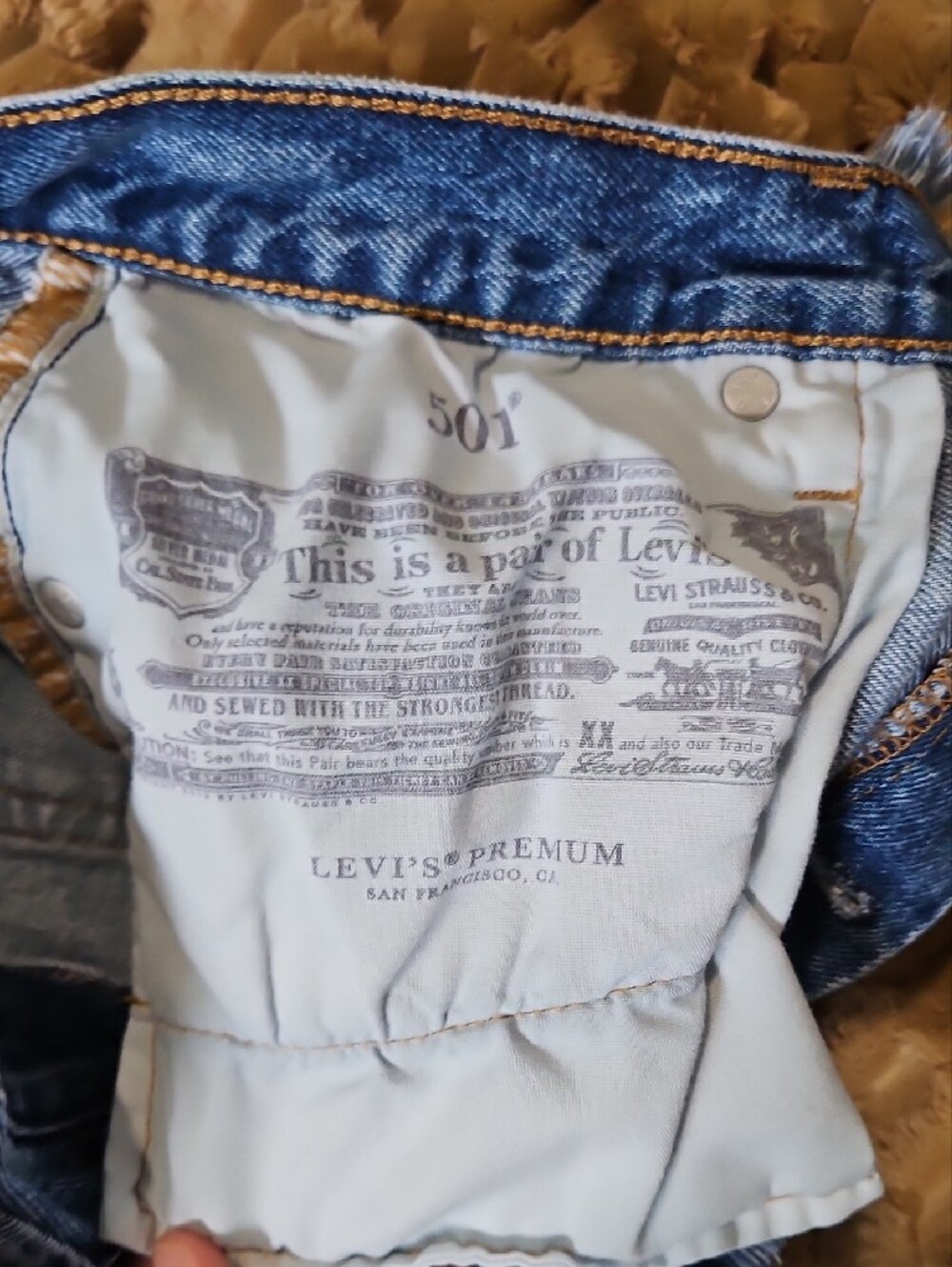 Levi's 501s MID BLUE CUTOFFS - Picture 3 of 6